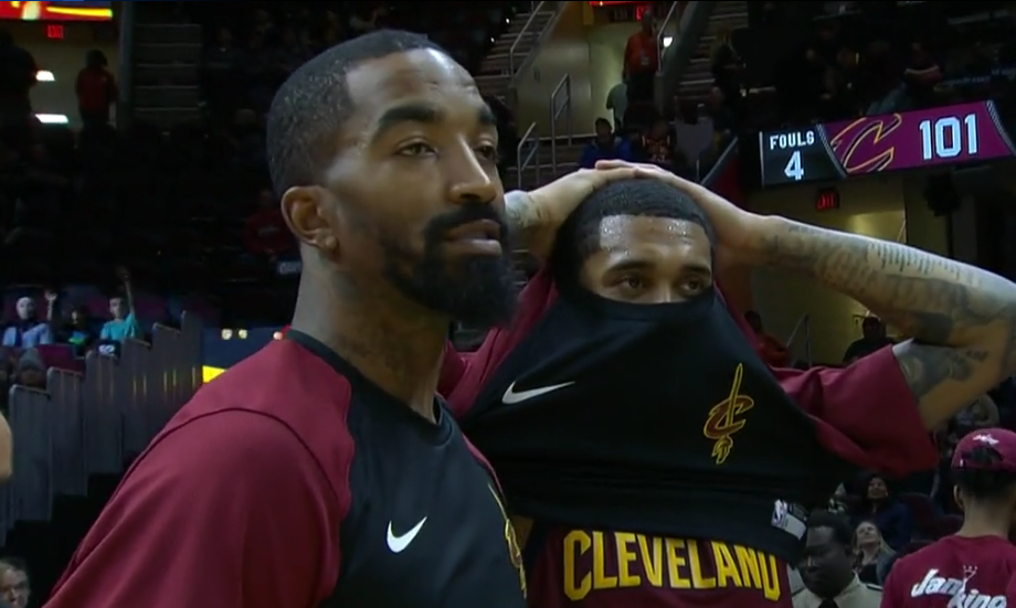  热刺防线溃败遭利物浦血洗  