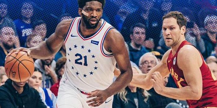  恩比德复出砍两双，76人逆转热火  